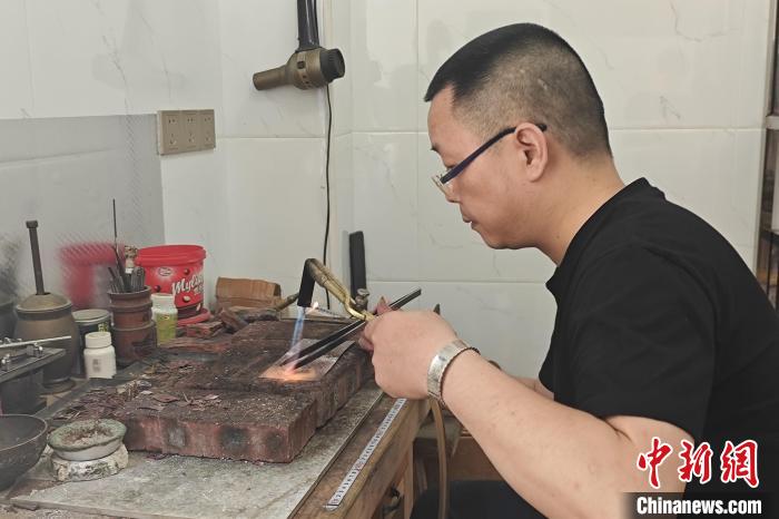 河内1.5分彩：传承与创新：闽南祖传柳丝工艺匠人的坚守
